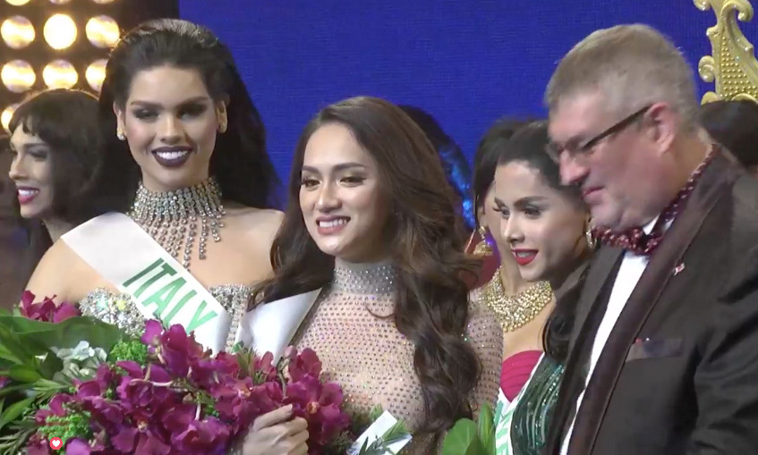 Hương Giang Idol rạng rỡ khi giành giải quán quân.