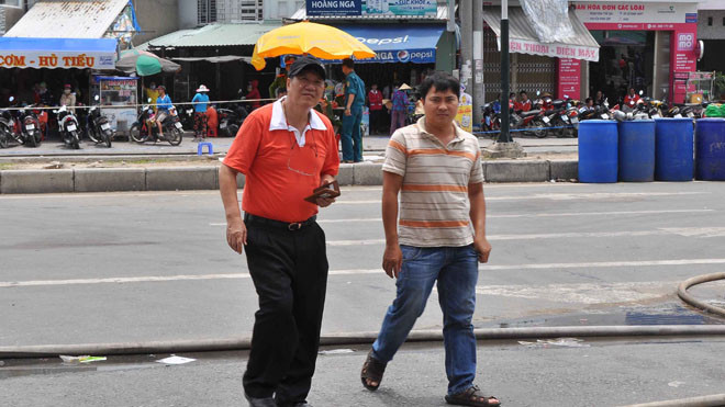 Ông Chen Lai Skuang, Tổng giám đốc Công ty Kwong Lung – Meko (áo đỏ)