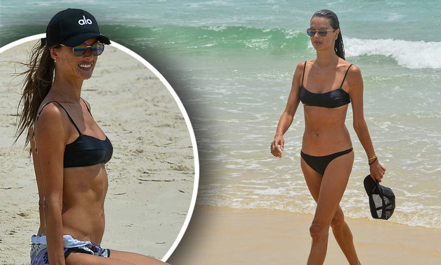 Alessandra Ambrosio đẹp như tạc tượng với bikini ở biển 