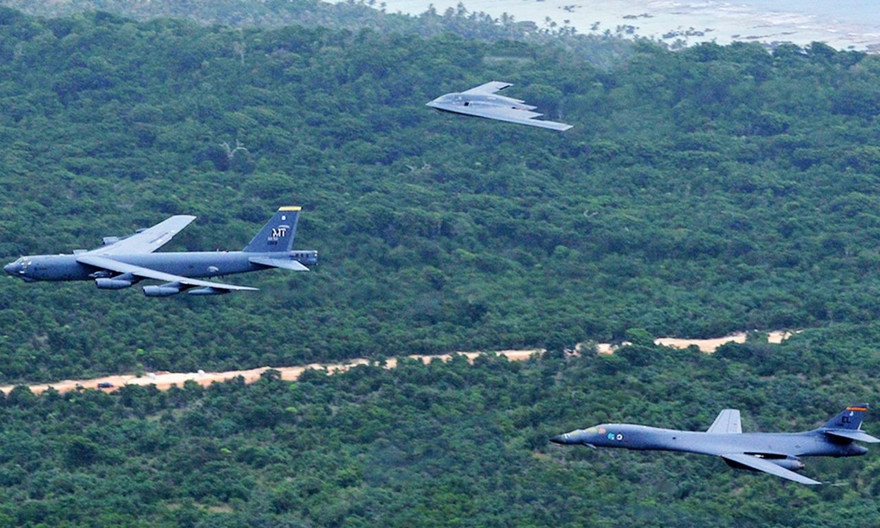 [VIDEO] Bộ ba oanh tạc cơ Mỹ đồng loạt xuất kích