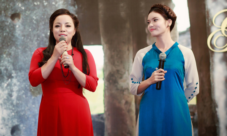 NSUT Tố Nga chia sẻ cảm xúc trong buổi họp báo ra mắt album.