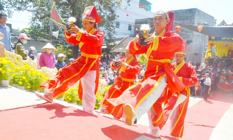 Chen chân dự lễ 'bà chúa' đỡ đẻ được vua Tự Đức sắc phong