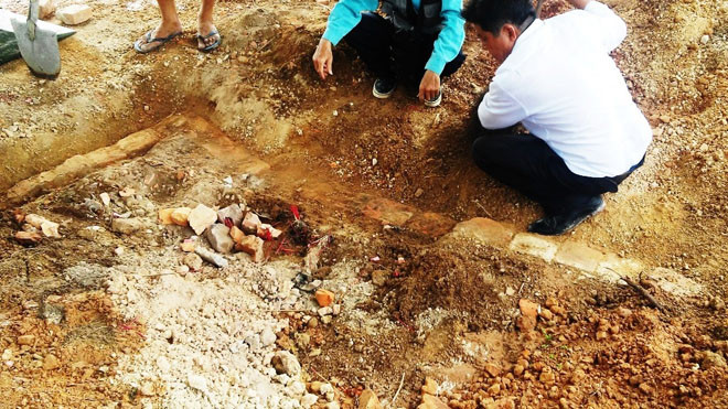  Huyệt mộ bà Tài nhân họ Lê tại thời điểm được tìm thấy sau khi khu lăng bị san ủi