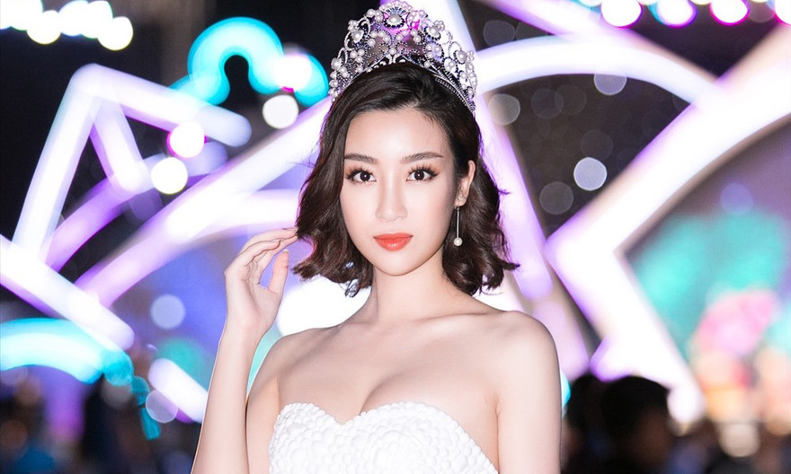 Hoa hậu Mỹ Linh hé lộ sang Singapore gặp dàn sao Captain Marvel.