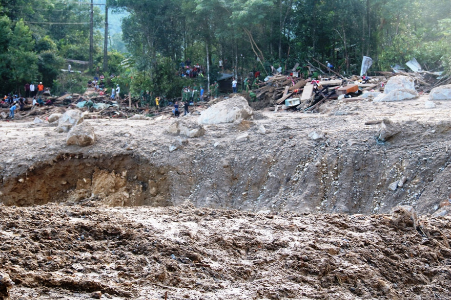 Hiện trường sạt lở kinh hoàng tại làng ông Đề, thôn 1 xã Trà Leng, huyện Nam Trà My, Quảng Nam.