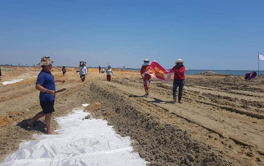 Người dân phản đối lấp vịnh để làm dự án