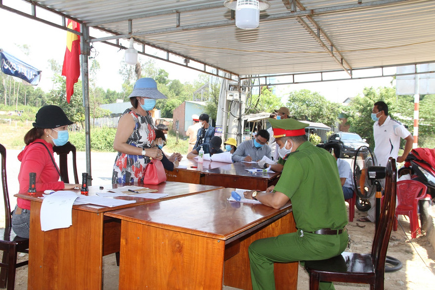 Ngành chức năng Quảng Nam kiểm tra y tế đối với người từ nơi khác đến