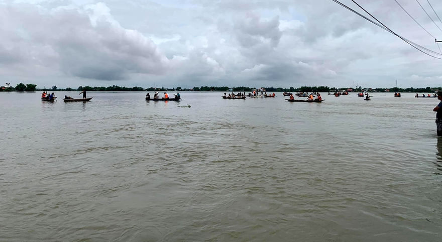 Lực lượng chức năng tổ chức tìm kiếm nạn nhân