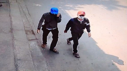 2 đối tượng cải trang giống học sinh để qua mặt cơ quan chức năng