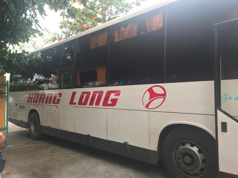 Phát hiện xe khách vận chuyển hàng ngàn bao thuốc lá lậu