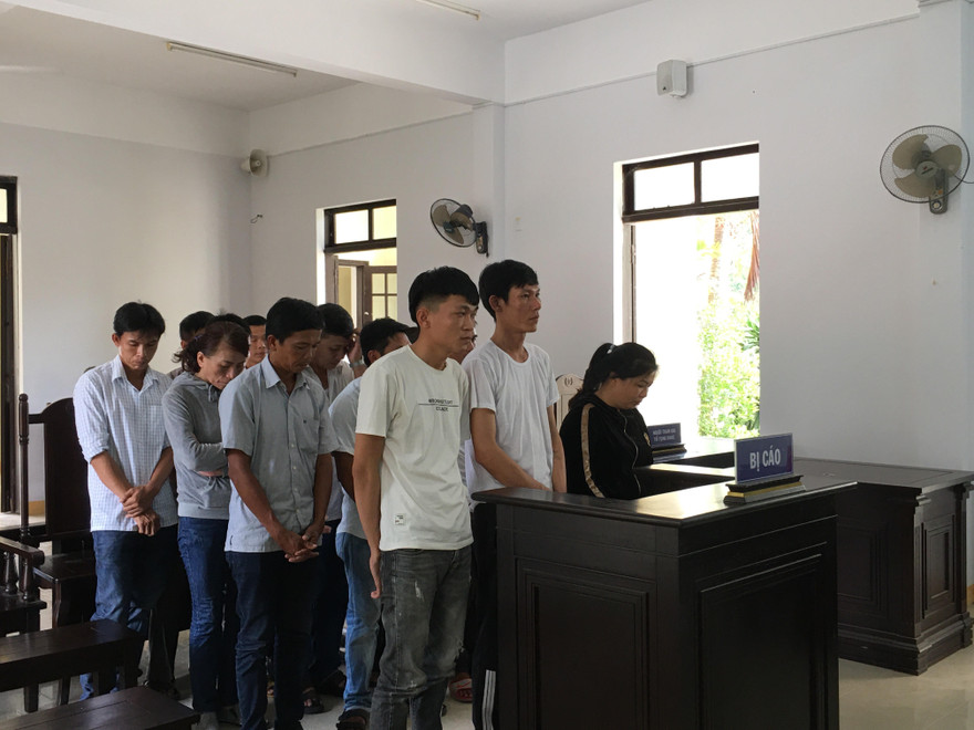 các bị cáo tại tòa. ảnh H. C