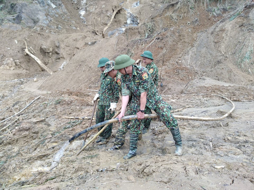 Tìm kiếm nạn nhân mất tích ở Phước Lộc, huyện Phước Sơn, Quảng Nam