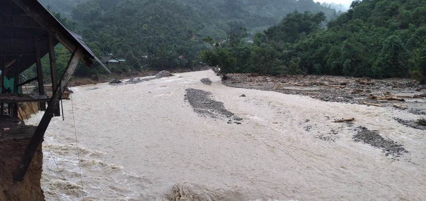 Khu dân cư huyện Nam Trà My, Quảng Nam sạt lở nghiêm trọng. Ảnh H. T