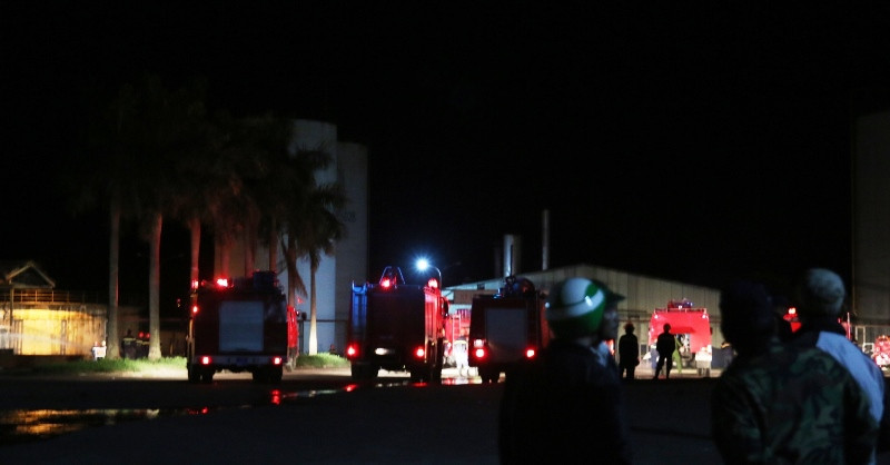 Hàng trăm chiến sỹ PCCC tham gia chữa cháy