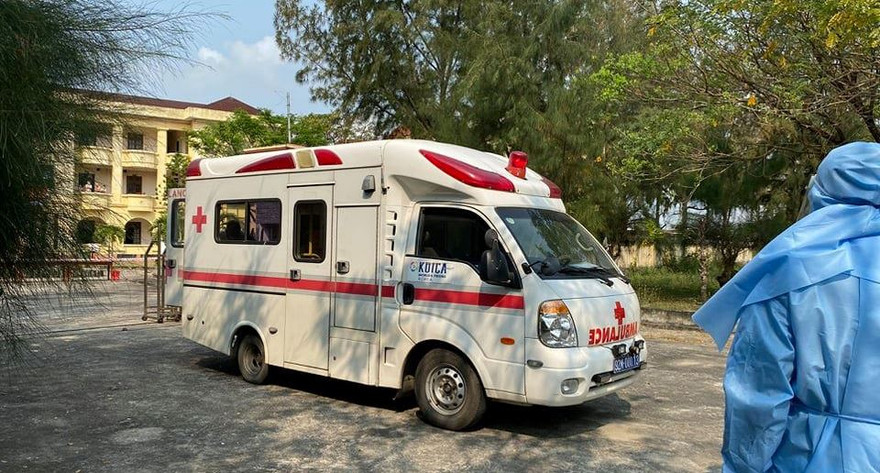 Đưa ca bệnh thứ 57 dương tính Covid 19 đi cách ly điều trị