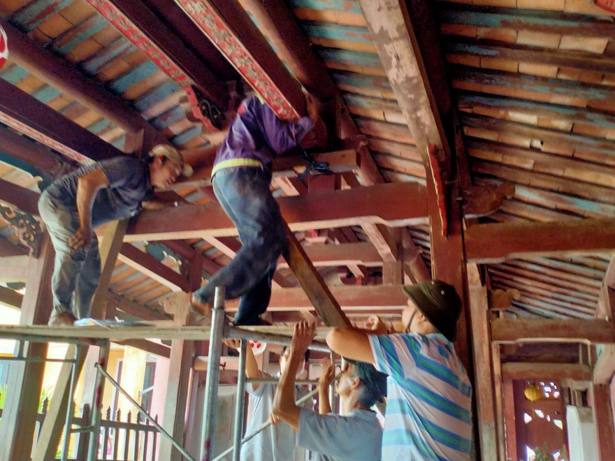 chằng chống di tích trước giờ bão số 5 đổ bộ