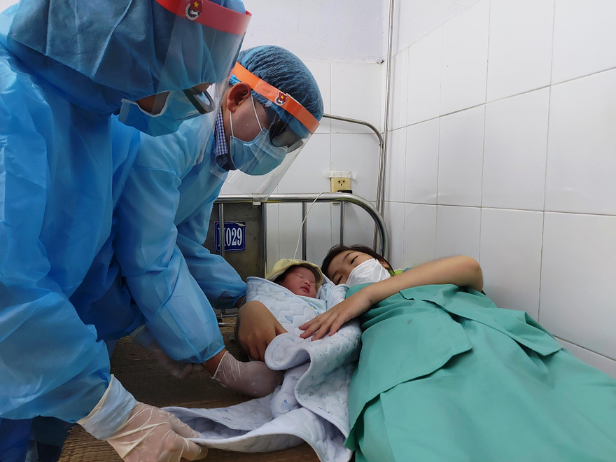 sản phụ C.T.V. vừa hạ sinh bé gái nặng 3kg