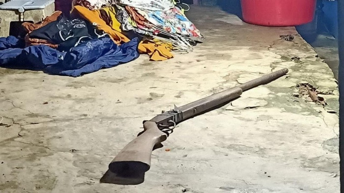 Khẩu súng thu giữ tại hiện trường. Ảnh CA