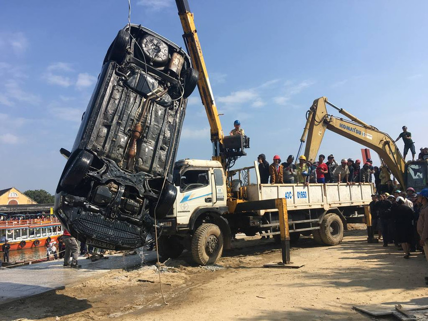 Tìm thấy thi thể 3 nạn nhân vụ xe ô tô lao xuống sông ở Hội An