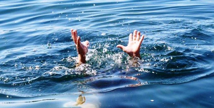 Trung úy biên phòng cứu sống 2 học sinh đuối nước 