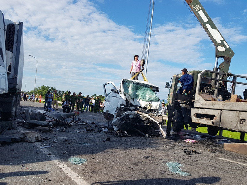 Hiện trường vụ tai nạn thảm khốc