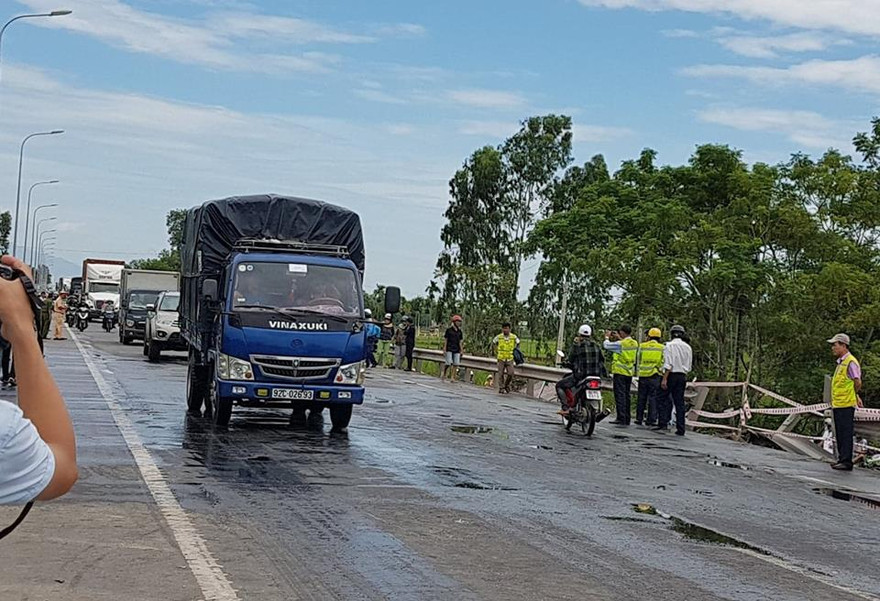 Sau tai nạn 13 người chết: Đề xuất mở rộng tuyến tránh 'tử thần' 