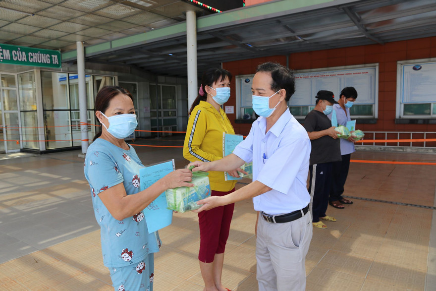 Bệnh nhân COVID-19 khỏi bệnh xuất viện