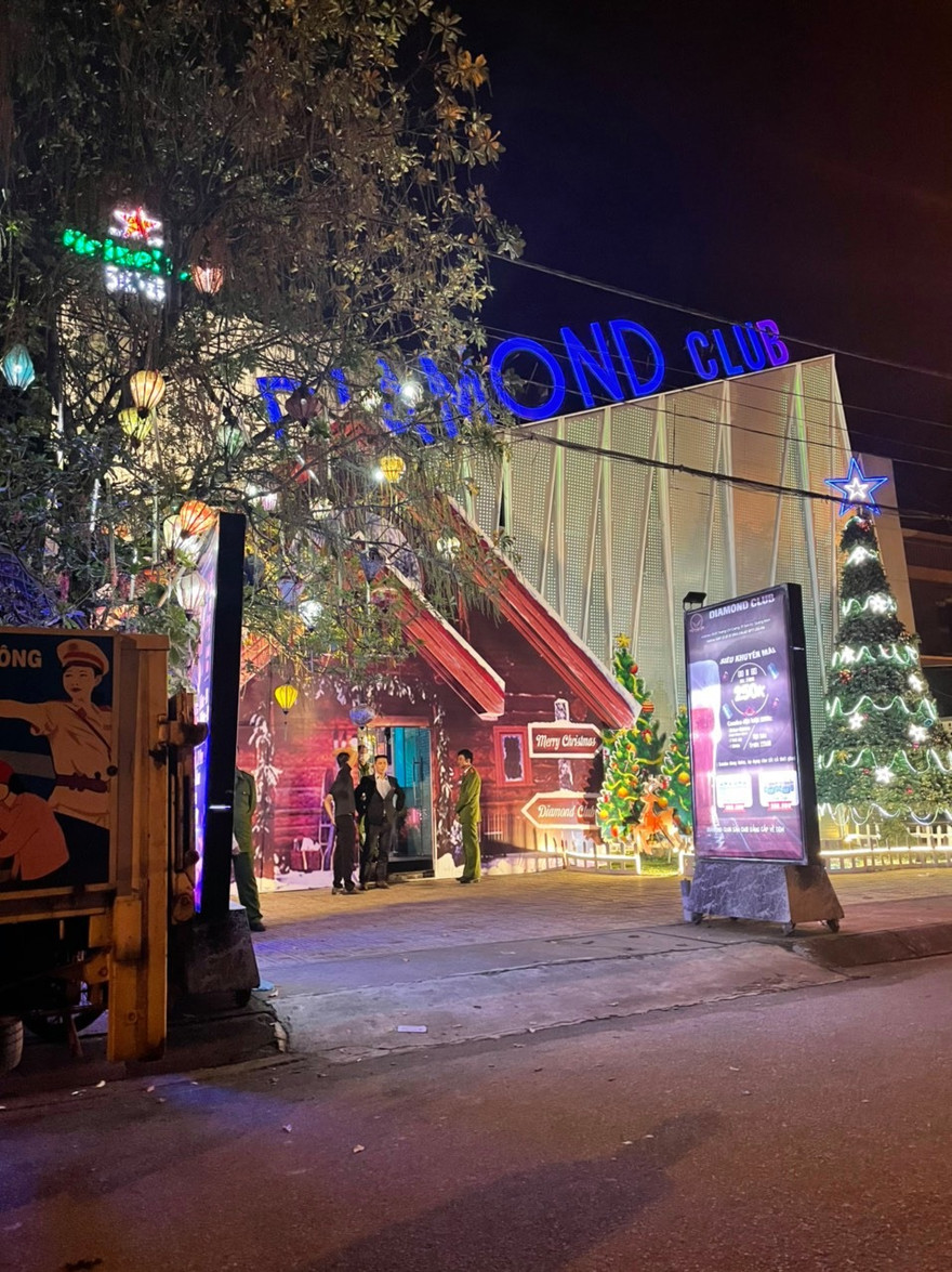 Quán bar Diamond clup