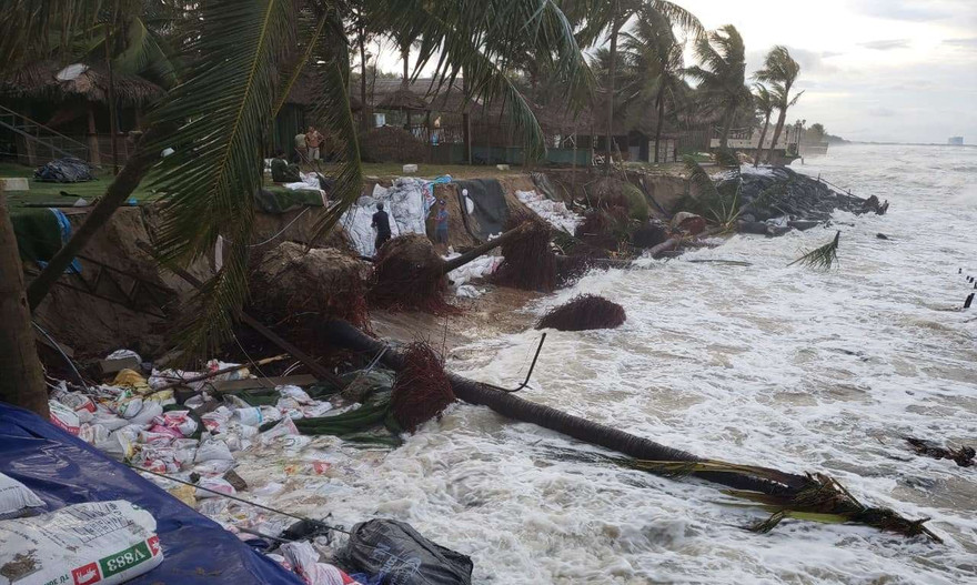 Biển Cửa Đại sạt lở nghiêm trọng