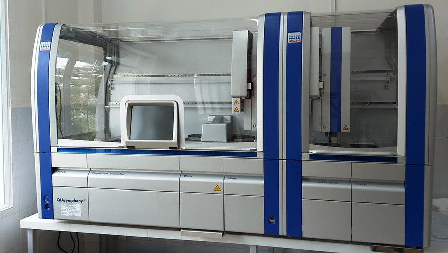 Việc Quảng Nam mua máy xét nghiệm Real-time PCR tự động hình thức chỉ định thầu, với giá 7,23 đang được dư luận đặc biệt quan tâm. Ảnh H. Văn