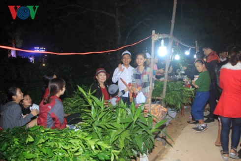 Bán lộc tại chợ đình Bích La.