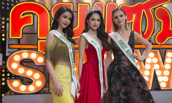 Hương Giang Idol và hai Á hậu trong buổi phỏng vấn với kênh one31.