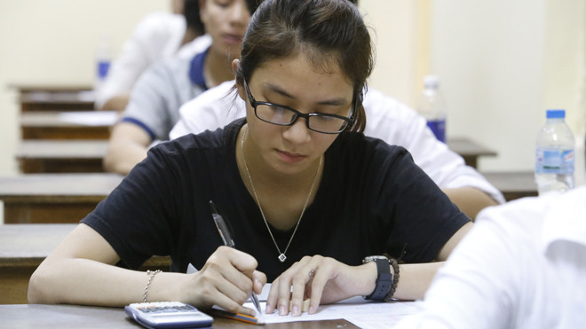 Thí sinh dự thi môn Hóa chiều 3/7. Ảnh: Như Ý