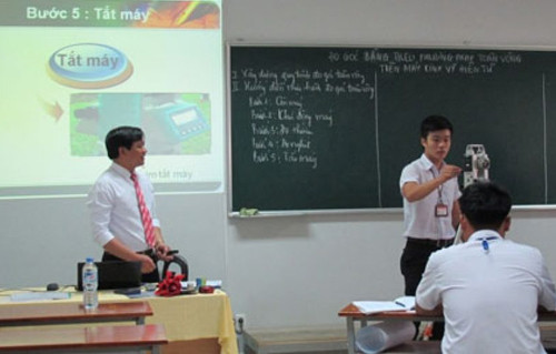 Hội thi giáo viên giỏi, Thầy và trò đều 'khóc'