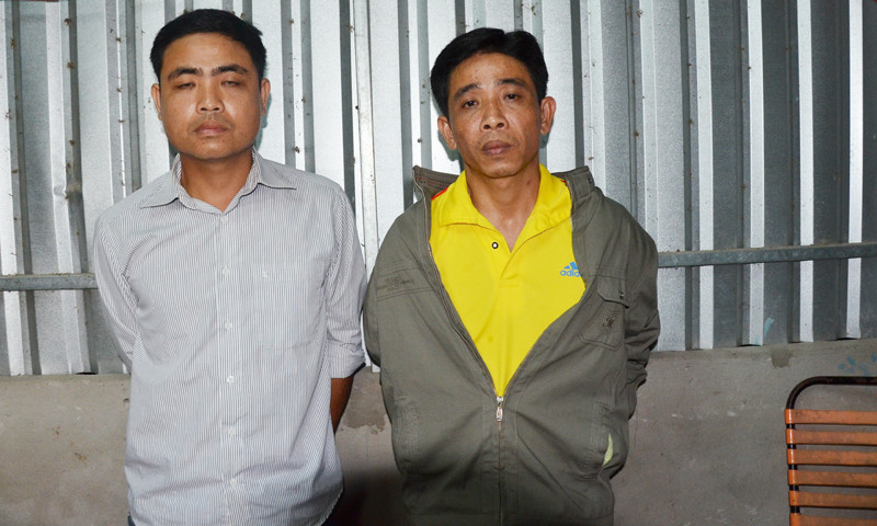 Anh em Khải tại cơ quan công an.