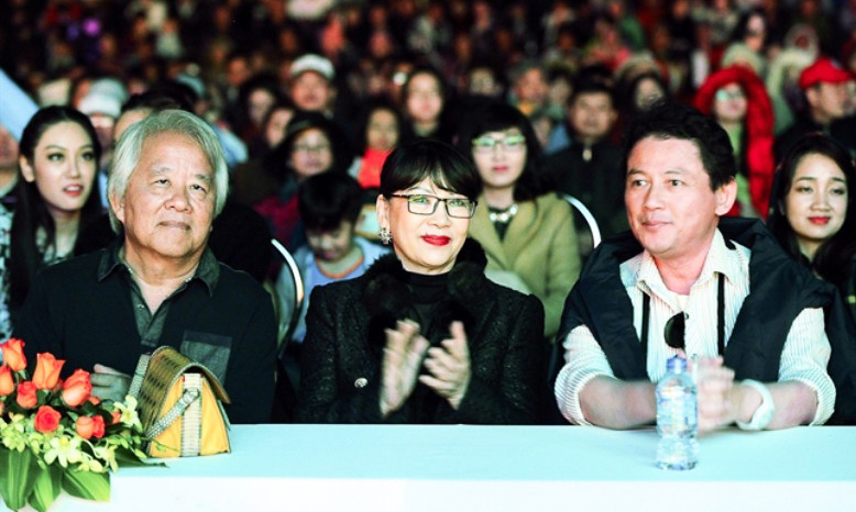 Người thân của nhạc sĩ Trịnh Công Sơn trên hàng ghế danh dự.