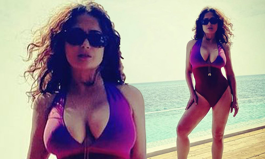 'Bom gợi cảm' Salma Hayek khoe 3 vòng siêu nóng bỏng