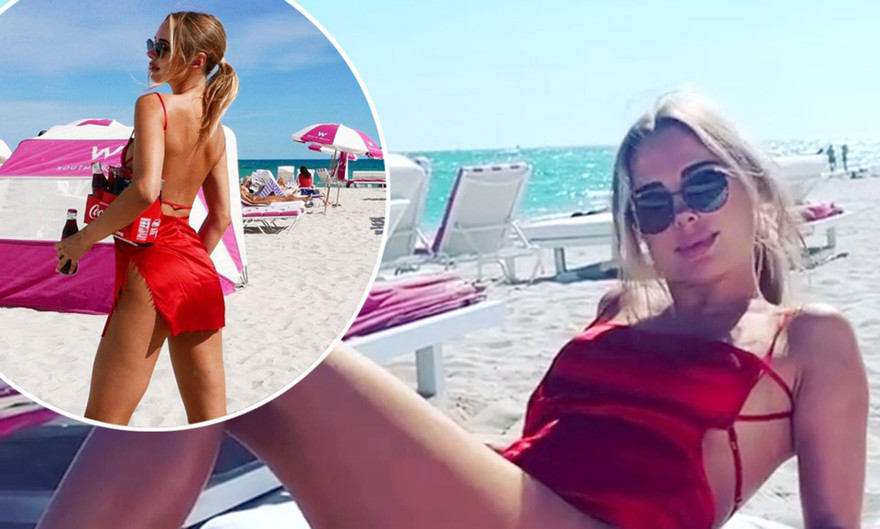 Mẫu áo tắm Anh quốc thả dáng quyến rũ trên bãi biển