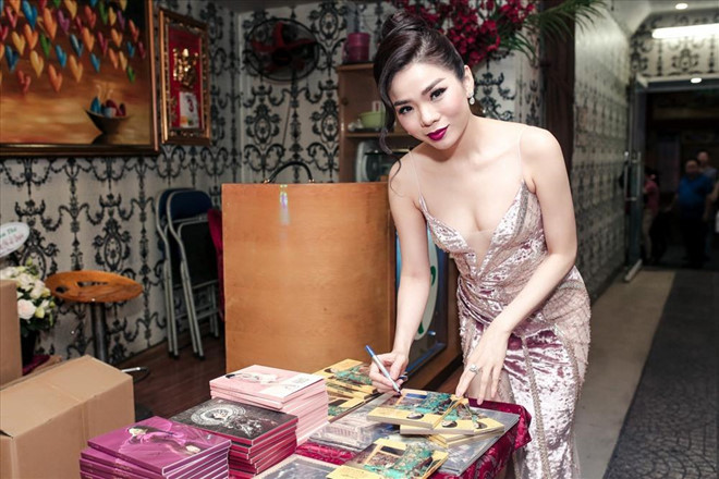 Lệ Quyên vẫn đều đặn ra đĩa nhạc và được khán giả ủng hộ.