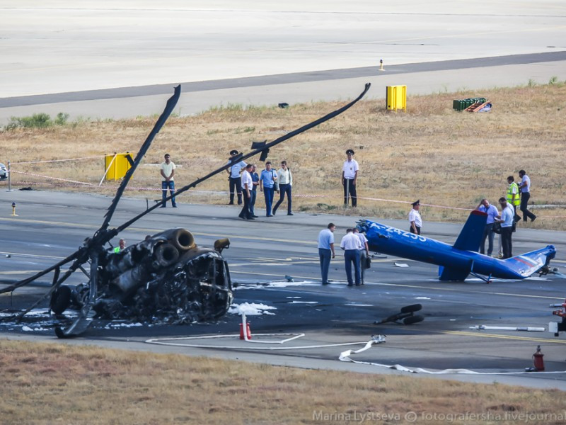 Cận cảnh trực thăng Mi-8 Nga cháy rụi khi hạ cánh