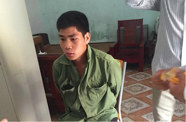 Đối tượng Tú và tang vật. Ảnh: DC.