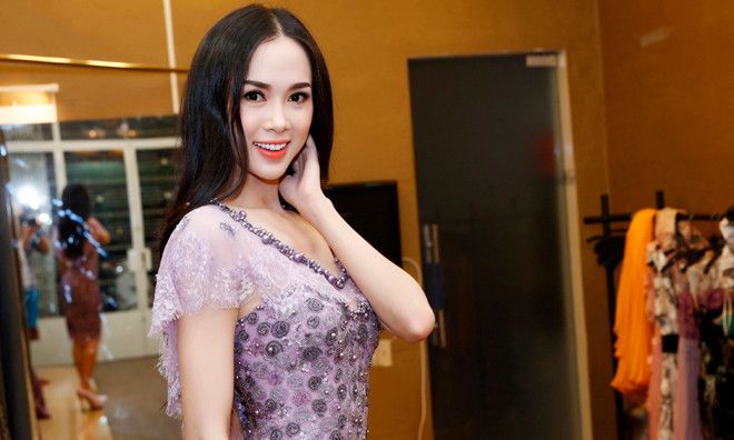 Vũ Ngọc Anh khoe vóc dáng nóng bỏng trong bộ đầm dạ hội của NTK Hoàng Hải.