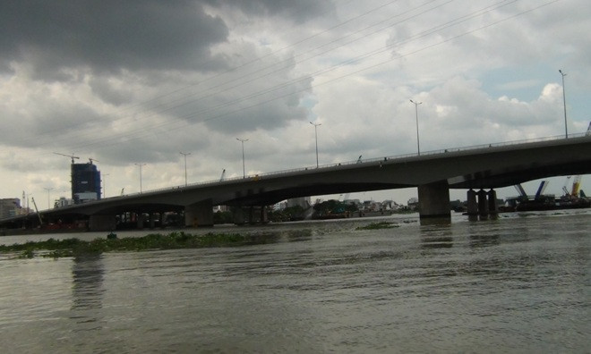 Nơi phát hiện người phụ nữ nhảy cầu. 