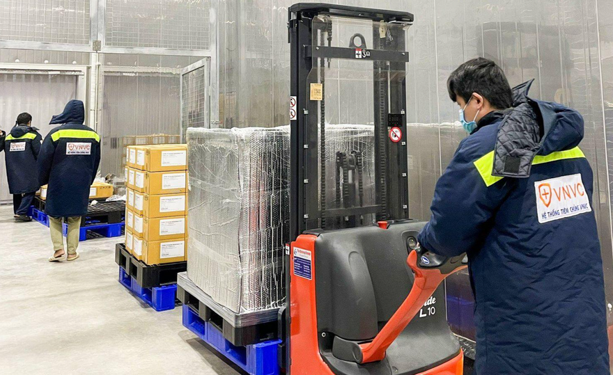 Thêm 1,1 triệu liều vắc-xin AstraZeneca về Việt Nam