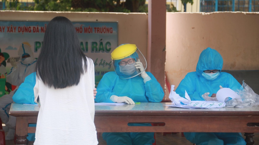 Đà Nẵng đang khẩn trương điều tra dịch tễ các trường hợp có liên quan đến ca mắc COVID-19. Ảnh: Nguyễn Thành
