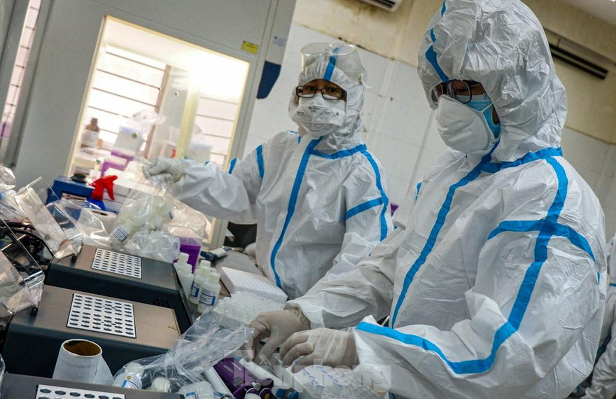 Đẩy nhanh tốc độ lấy mẫu xét nghiệm ở Đà Nẵng. Ảnh: Nguyễn Thành