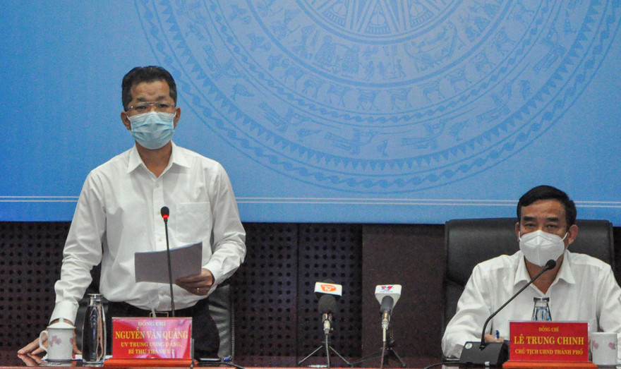 Ông Nguyễn Văn Quảng (đứng) Bí thư Thành uỷ Đà Nẵng. 