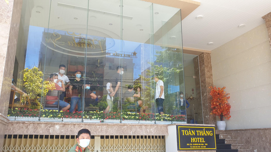 Nhóm người tố cáo bị lừa đi xuất khẩu lao động. 