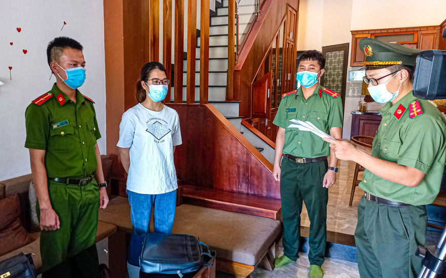 Thực hiện lệnh bắt đối với Lê Thị Thanh Lộc. Ảnh: K.C