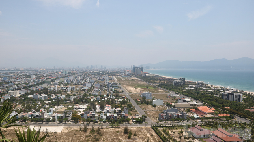 Thị trường bất động sản tại TP Đà Nẵng đang "ấm" trở lại sau thời gian dài im ắng. Ảnh: Nguyễn Thành.